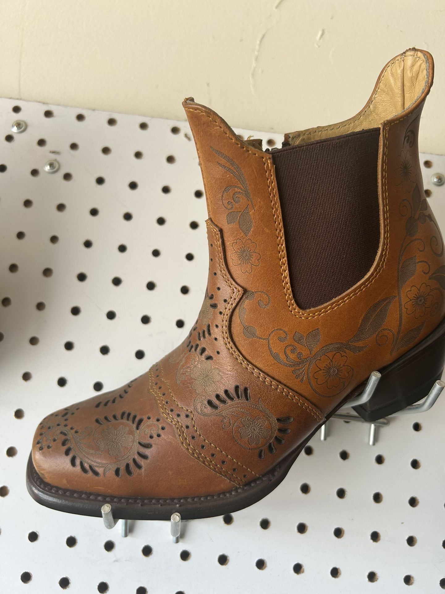 Female Boot 21