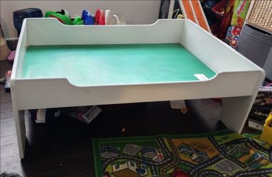 Kids train/play table