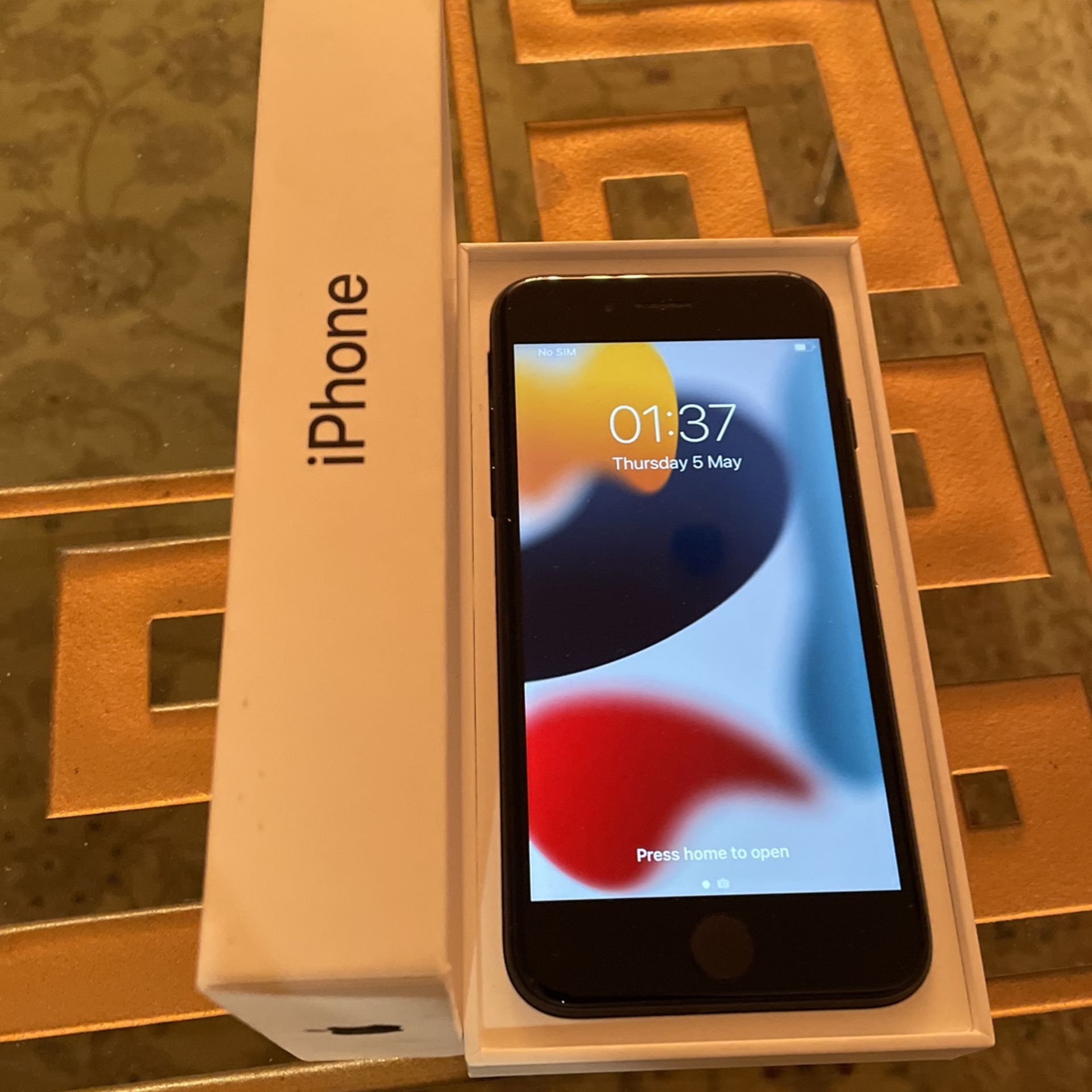 iPhone Se 2nd Gen Model MHG43LL/a Unlocked 64G