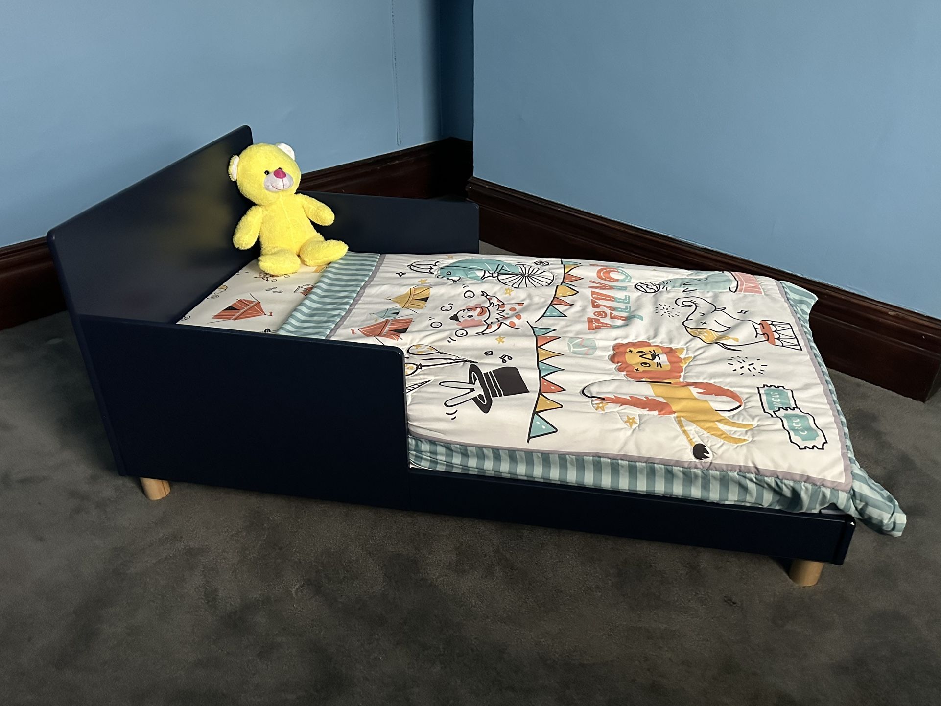 “ GAP KIDS  “ Toddlers Bed And Serta Mattress