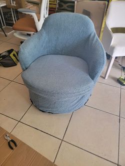 Teddy Style Swivel Chair [Read]
