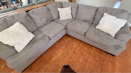 Couch ($40) Moving need gone