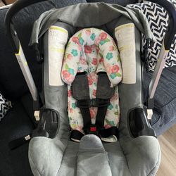 Nice Baby Car Seat / Baby Stroller For Very Cheap Price. 
