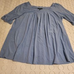 Jr Med Daisy Fuentes 3/4 sleeve light blue blouse Lot 154