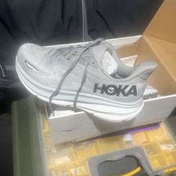 Size 11 1/2 Hokas 