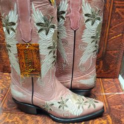 NEW REAL LEATHER LADIES COWBOY BOOTS AVAILABLE IN SIZE  5 , 5.5 , 7 , 9.5 , 10