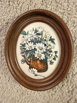 Vintage Marvetti Hand Painted Daisy Flower Art Plaque Oval Wood Frame, like new