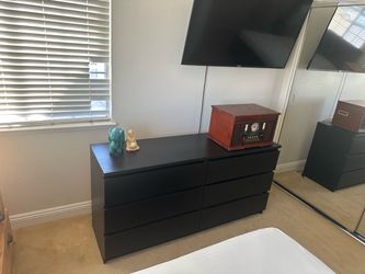 Chest of drawers