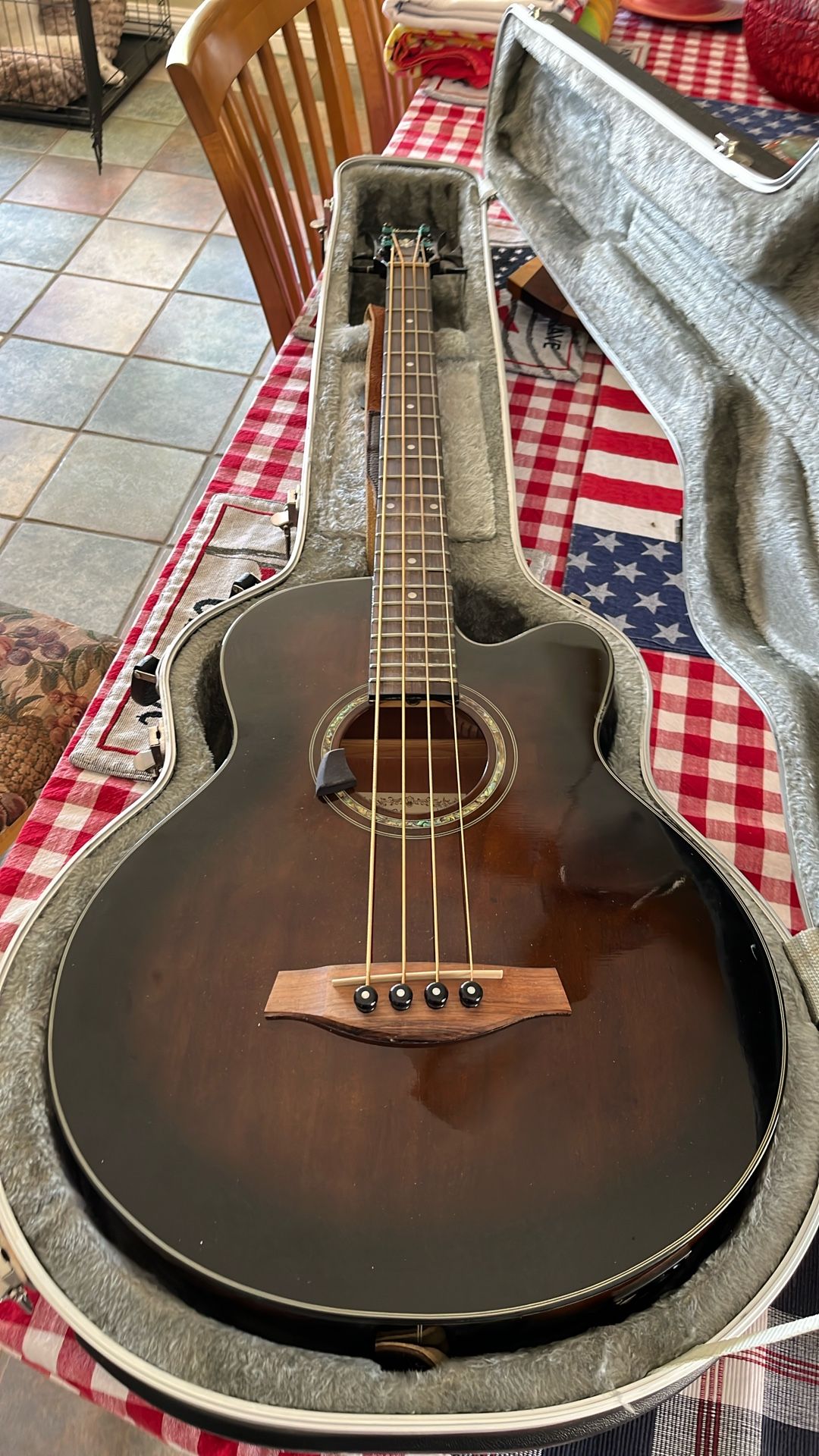 Bass Ibanez Acoustic-electric Bass
