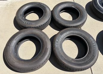 Set of 4 MaxTour GT Radial Tires 205/75R15 Like New Less than 1,000 miles !