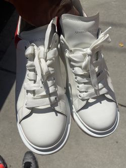 Alexander McQueens Size 10