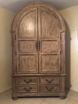 Bernhardt/ armoire