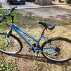 "26 Multi Gear Mountain bike "Tires hold Air Brakes Work Gears Shift Smoothly "