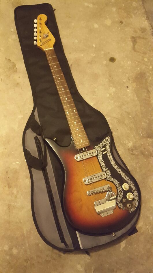 1960s Vintage Teisco ET200 Tulip Checkmate Guitar with guitar case