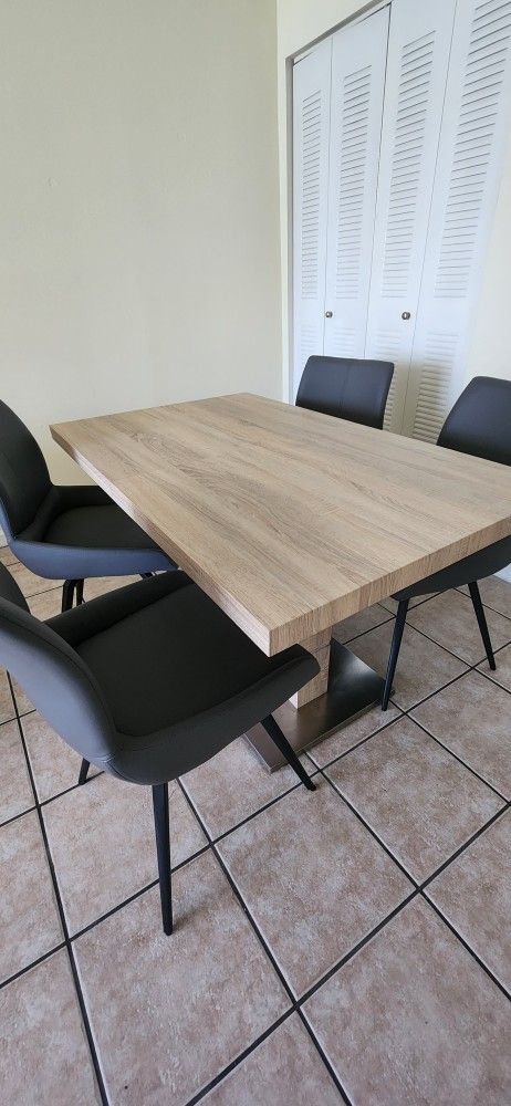 Modern Dining Set (Table + 4 Chairs) + Sofa Bed / Comedor (Mesa Y 4 Sillas + Sofa cama)