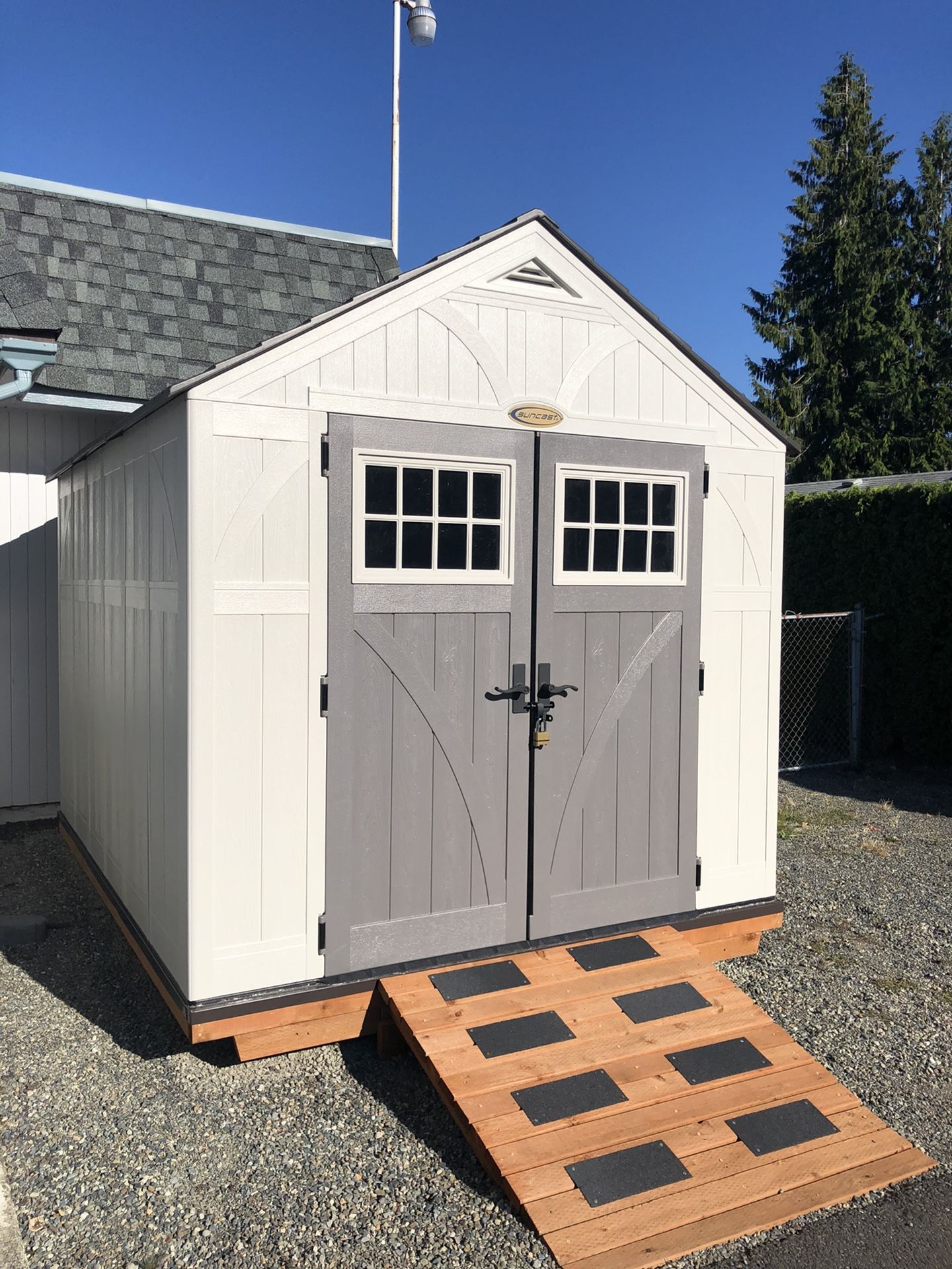 Suncast Tremont 8x10 Resin Storage Shed LIKE NEW