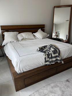 Wooden King Bed with drawers 90L 85.5W 50.5H