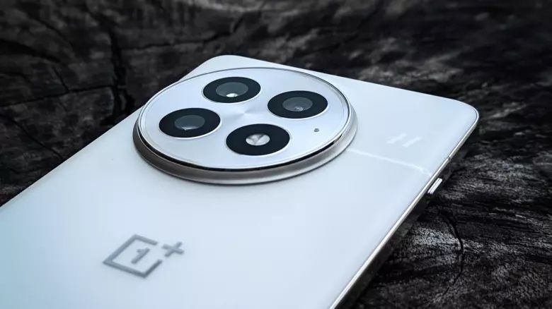 NEW IN BOX Oneplus 13 512gb, 16gb Ram