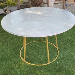 Round Dining Table 
