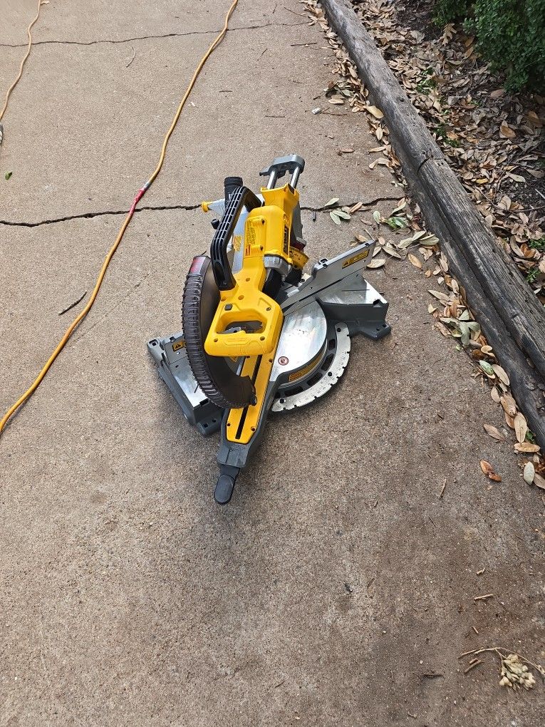 Dewalt DCS781 12 Inch 60 Volt Slide Miter Saw... Not Working Only For Parts Or Repair 
