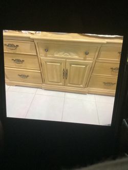 A High Quality By Bernhardt 9 Drawers Triple Dresser With 2 Night Stands Asking $875. Obo