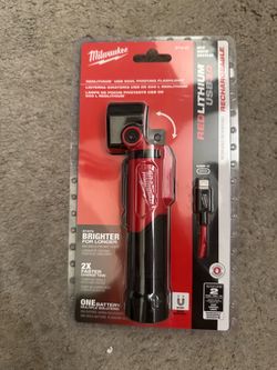Milwaukee pivoting flashlight