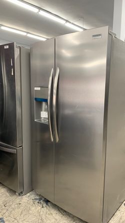 Frigidaire Side By Side In Stainless Steel