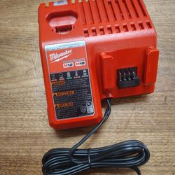 Milwaukee M18 Charger