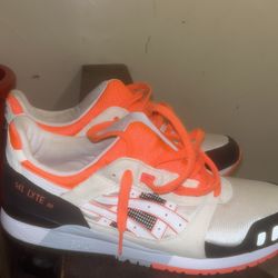 ASICS 