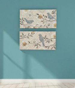 Set of 2 Bird and Floral Wood Wall Art. Size: 6"X12". Good Condition!