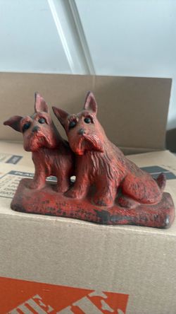 Cast Iron Scottish Terrier Dog Figurine