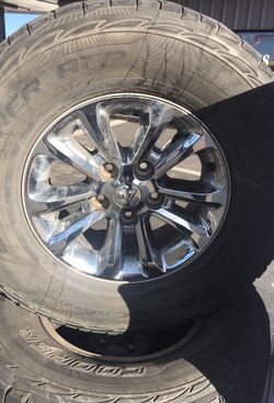 Dodge 5 Lug lt285/70R17