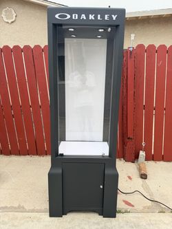 Oakley tower display cases x2