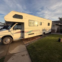 28ft Forrest River Class C Motorhome