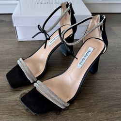 Black Women’s Heels ( New in Box )