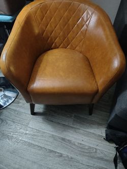 Tan Leather Tub Chair with Diamond Stitching