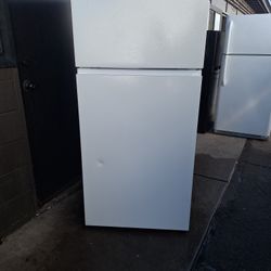 HISENSE, APARTMENT REFRIGERATOR (DELIVERED)