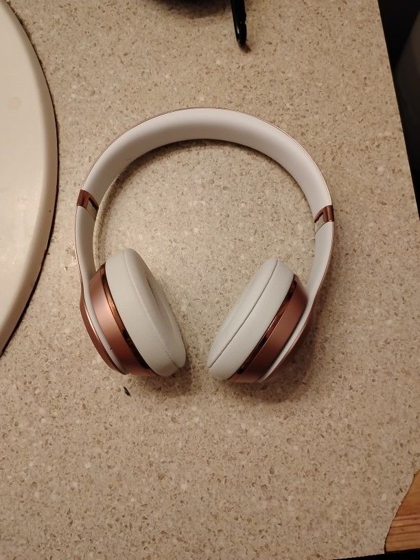 Beats By Dre Rose Gold Beats.