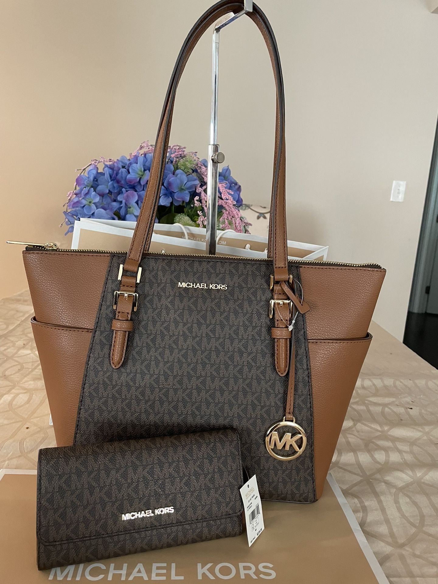 Brand New!!! 💯 Authentic !!! Michael Kors Charlotte Large Tote Bag With A Matching Wallet