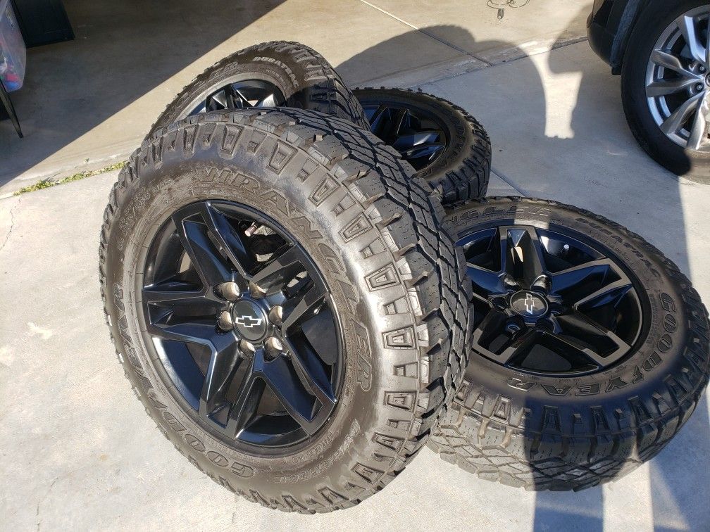 SILVERADO Z71 WHEELS PRICE 900 for Sale in San Diego, CA - OfferUp