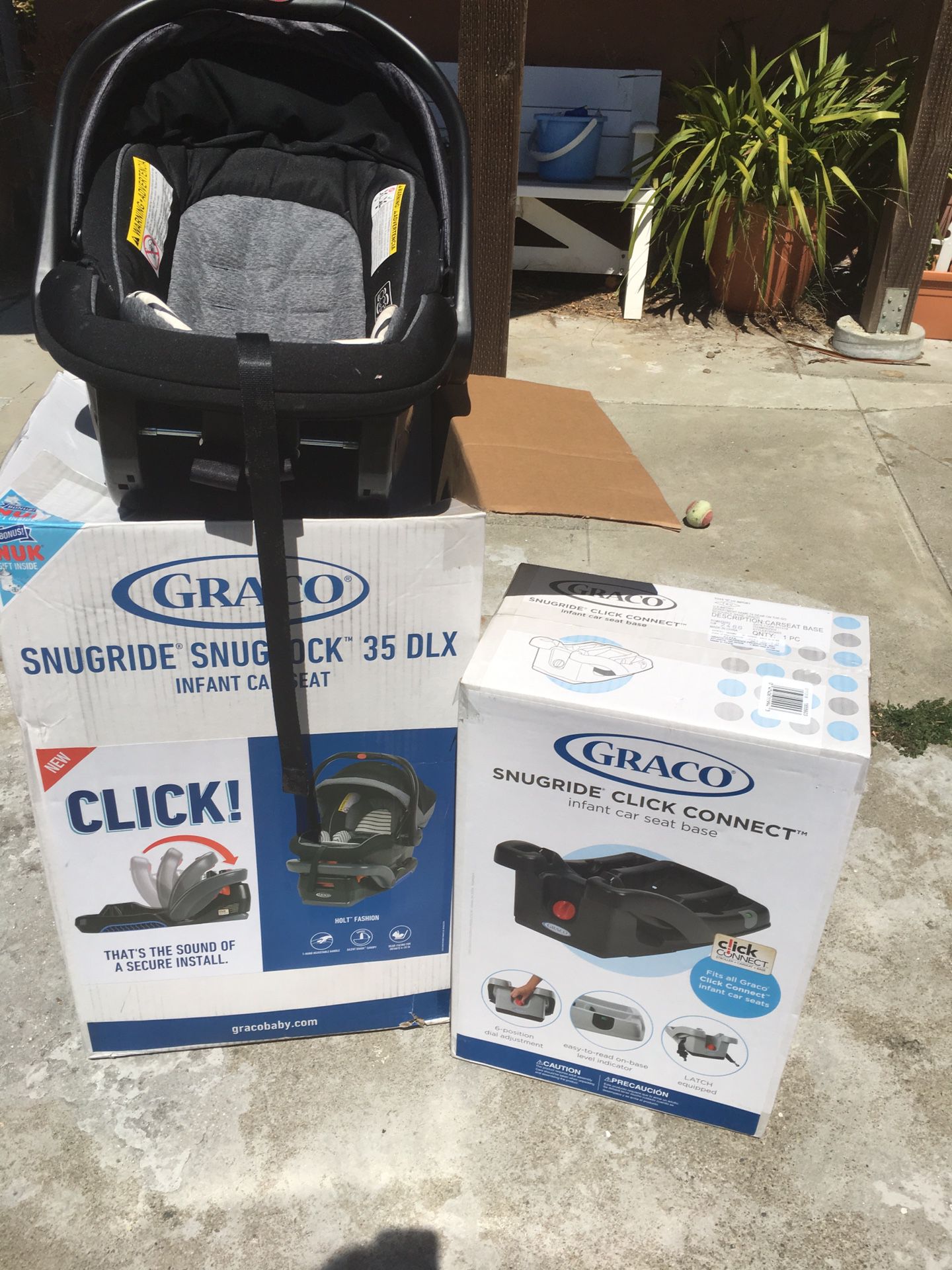Graco Snugride Snuglock Infant Car seat with two bases