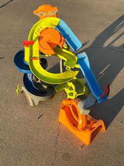 Hot Wheels Spiral Tower Track Set