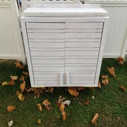 White storage cabinet 