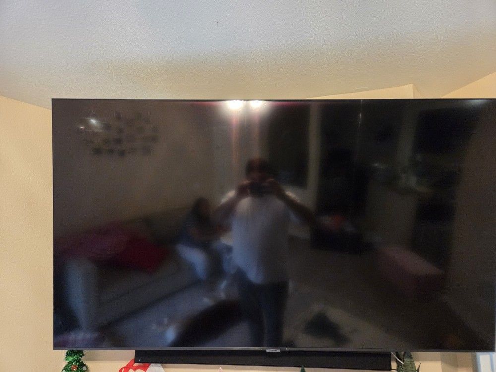 Samsung 65-inch smart TV + wall mount