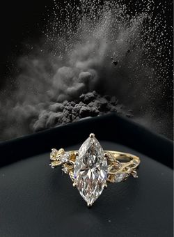 Marquise Diamond Ring in yellow gold
