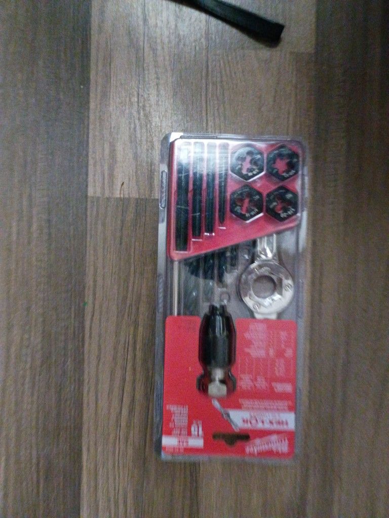 Milwaukee Hex-lok  Tap  And Die Set 