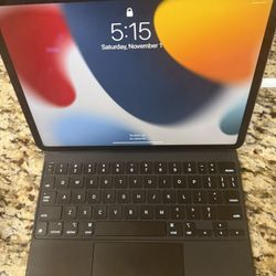 Ipad PRO 3rd Gen Apple Pen and Apple Keyboard 