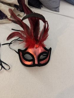 Red Feather Half Mask
