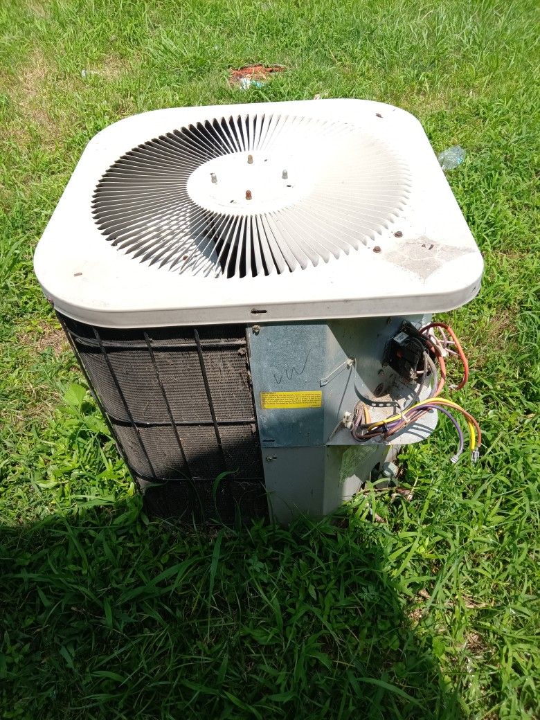 A C Unit .works Fine 100 Obo