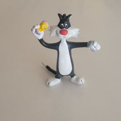 Looney Tunes Tweety and Sylvester 5" Bendable Figure 1988 Applause . 5" 
tall. Weight 2.5oz plus shipping materials.
Made of Molded PVC/Rubber.
Warner